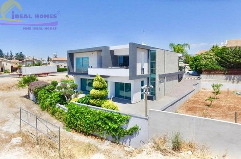 7 Bedroom House / Villa in Linopetra, Limassol